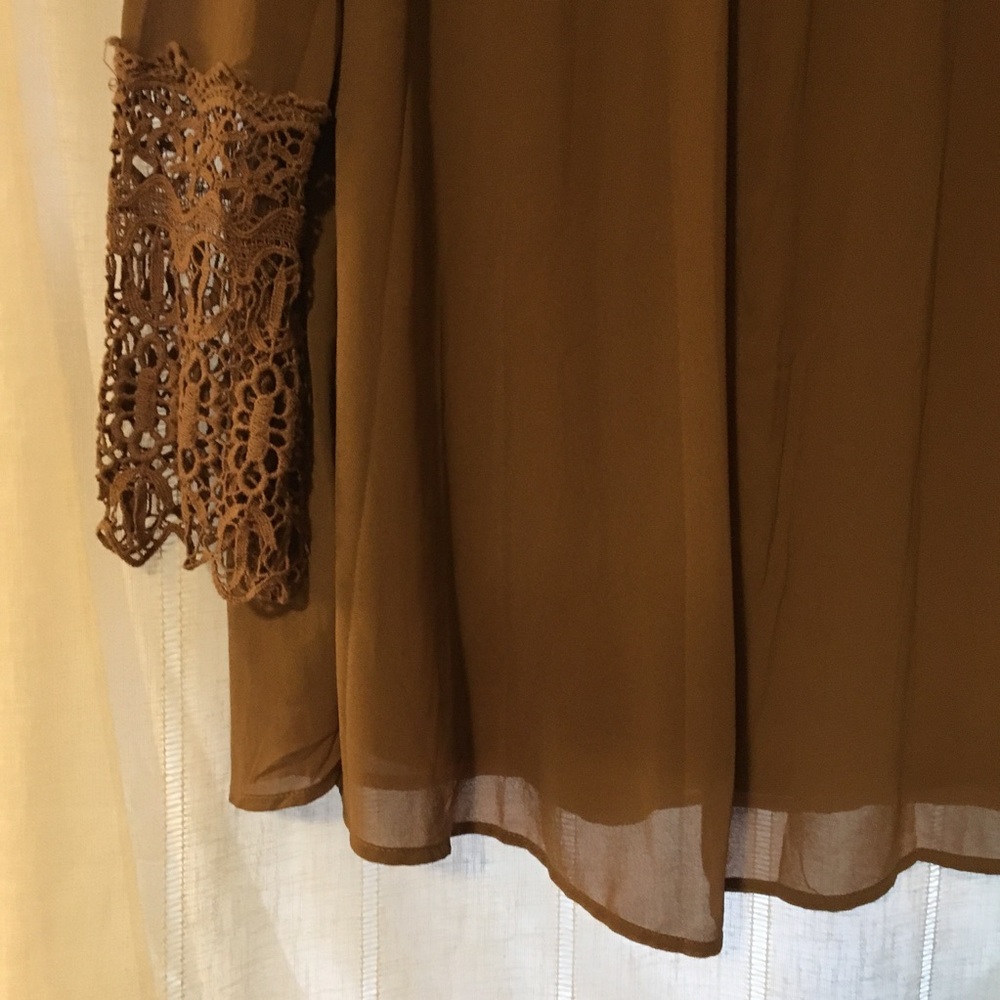 Backless Lace Dress - Picture 5 of 7